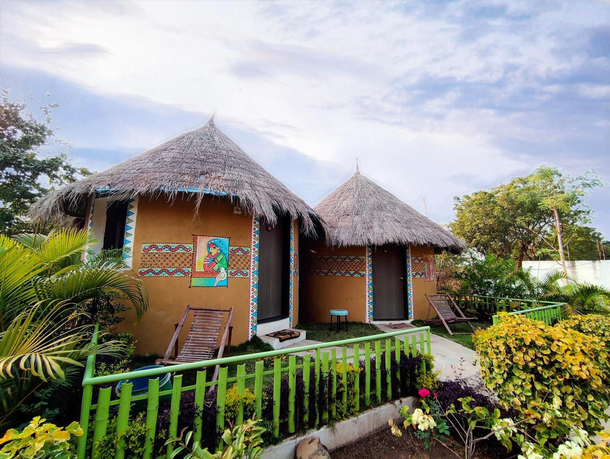 Van Vagdo Resort Rajpipla Bagian luar foto