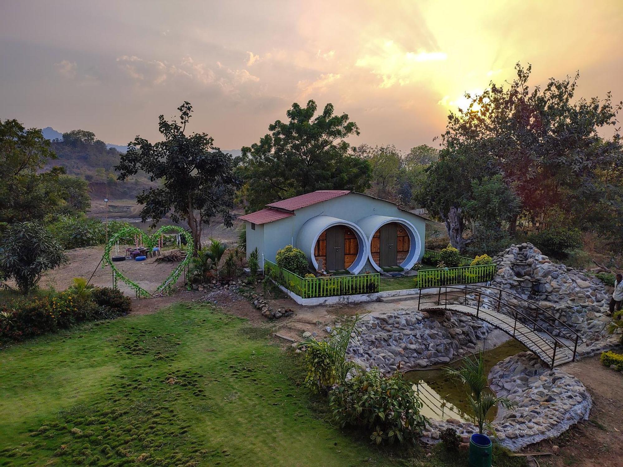 Van Vagdo Resort Rajpipla Bagian luar foto
