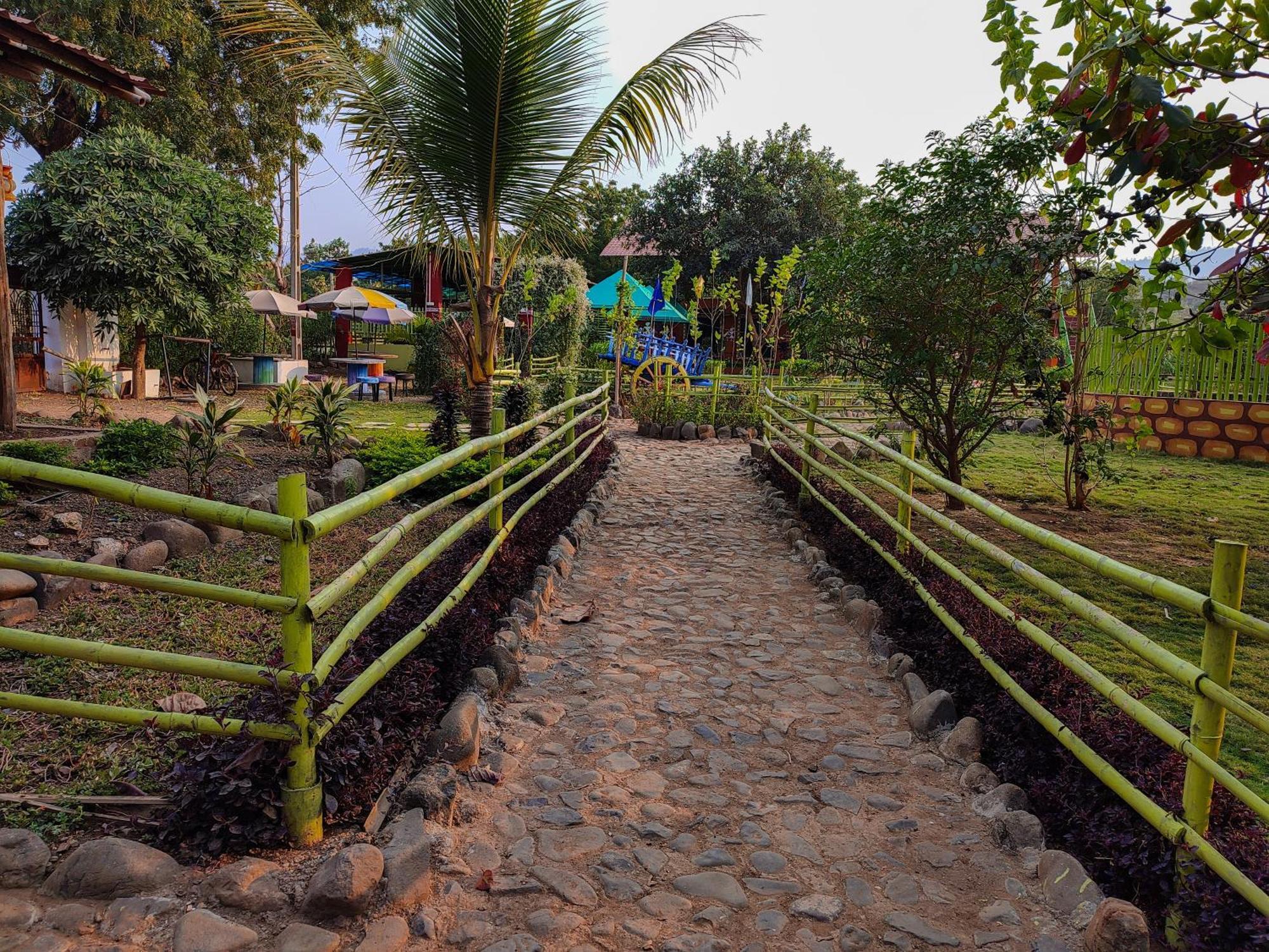 Van Vagdo Resort Rajpipla Bagian luar foto