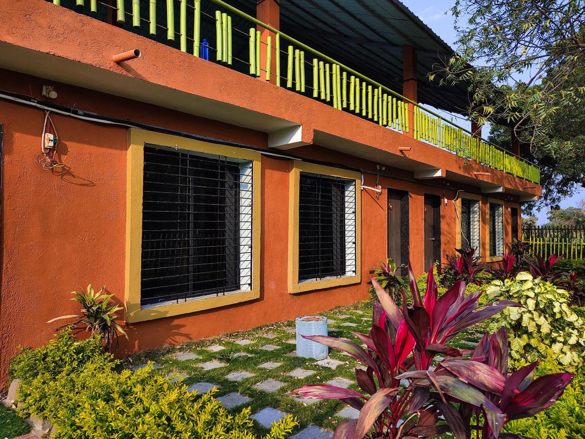 Van Vagdo Resort Rajpipla Bagian luar foto