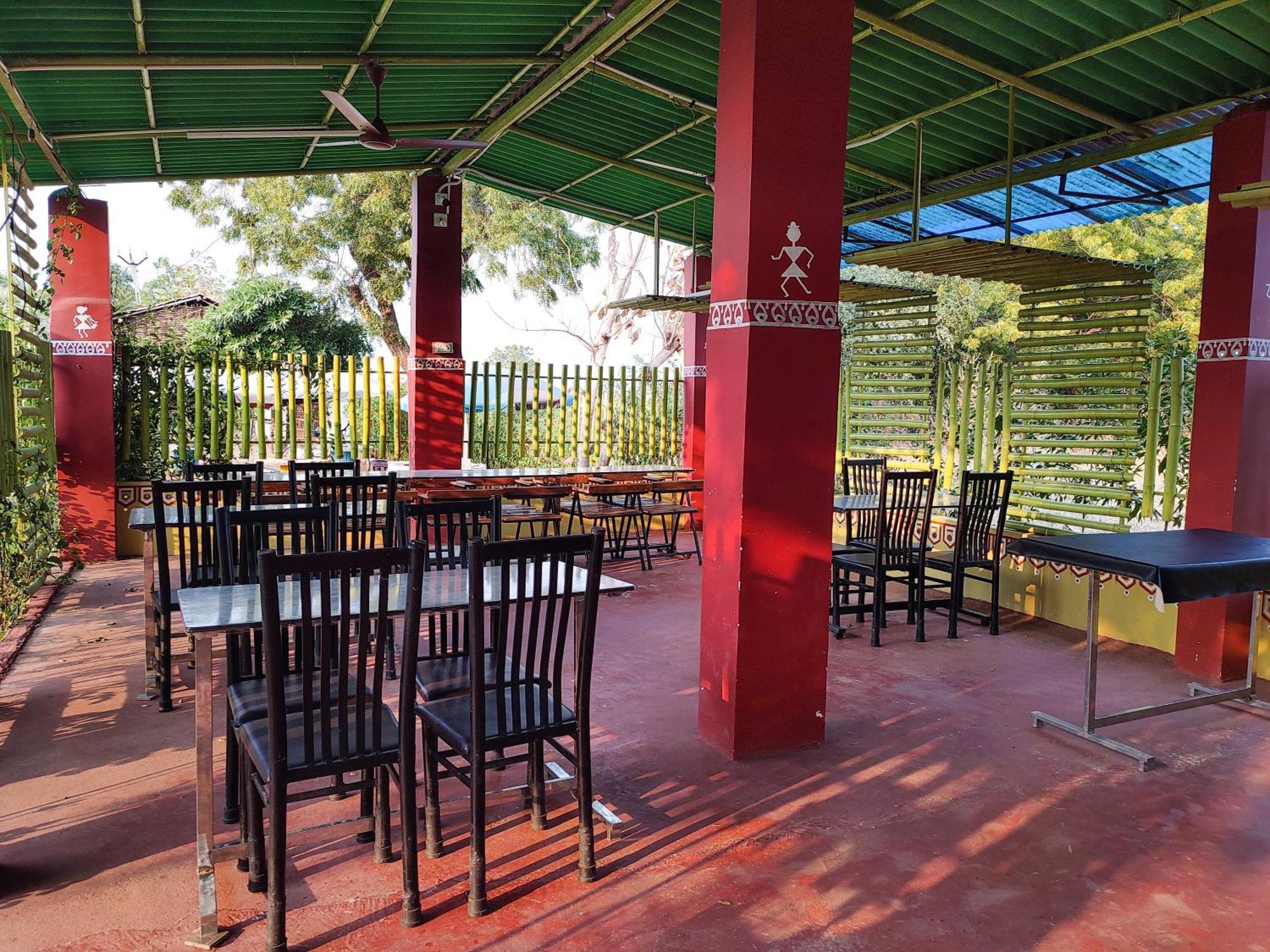 Van Vagdo Resort Rajpipla Bagian luar foto