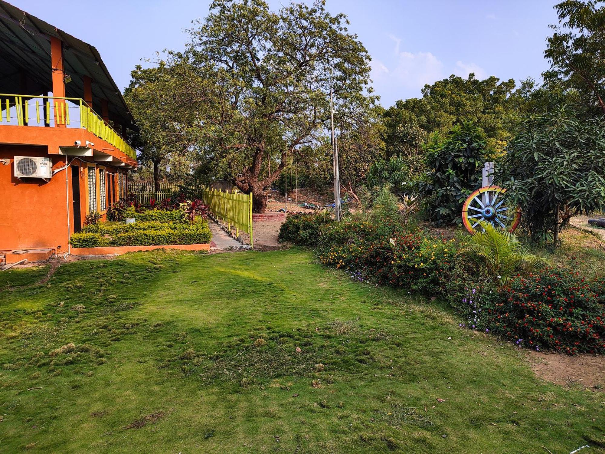 Van Vagdo Resort Rajpipla Bagian luar foto